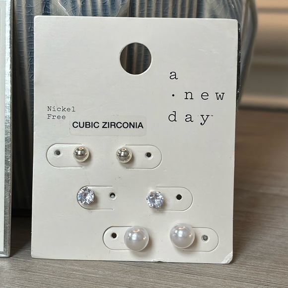 NWT A New Day 5 Sets of Stud Earrings - Picture 2 of 6